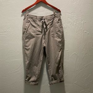 Talbots 
12P Capris Olive Green 
Elastic waist 
Front pockets